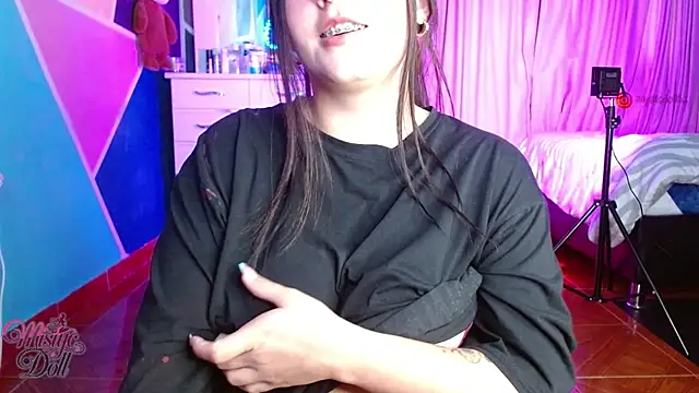 Mysticdooll69's Live XXX Chat