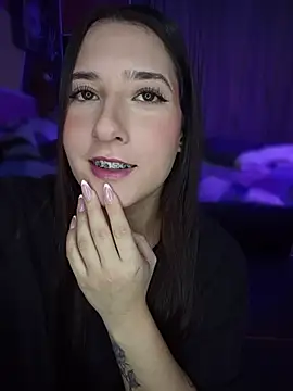 צ'אט XXX בשידור חי של Mysticdooll69