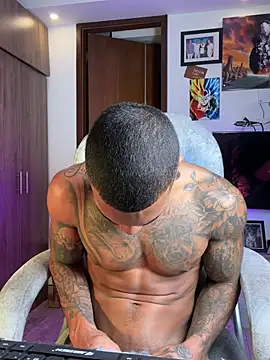 Show modela blackboy-strong na web-kameri