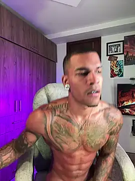Show modela blackboy-strong na web-kameri