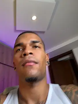 blackboy-strong Adlı Modelin Web Kamerası Şovu