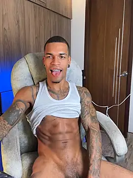Show modela blackboy-strong na web-kameri