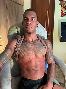 blackboy-strong: διαδικτυακό σόου στην κάμερα