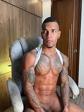 Show modela blackboy-strong na web-kameri