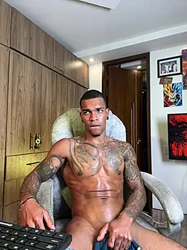 blackboy-strong Adlı Modelin Web Kamerası Şovu