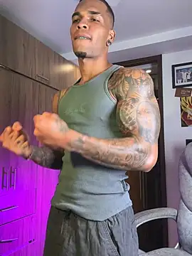 blackboy-strong Show in webcam
