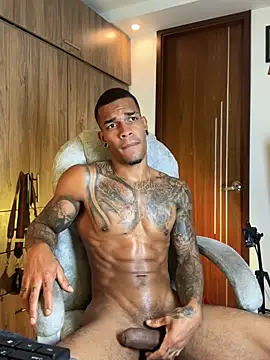 Show modela blackboy-strong na web-kameri