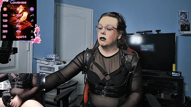 הופעת וובקאם של MidnightDollVeronica