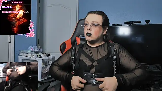 MidnightDollVeronica: διαδικτυακό σόου στην κάμερα