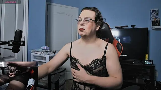 MidnightDollVeronica: διαδικτυακό σόου στην κάμερα