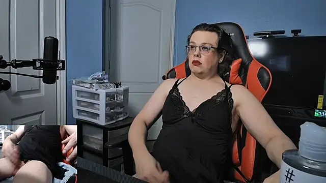 MidnightDollVeronica: διαδικτυακό σόου στην κάμερα