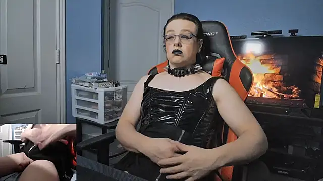 הופעת וובקאם של MidnightDollVeronica