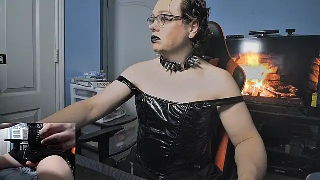 Pokazy przed kamerką – MidnightDollVeronica