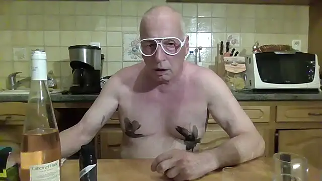 Helinetrav's Webcam Show