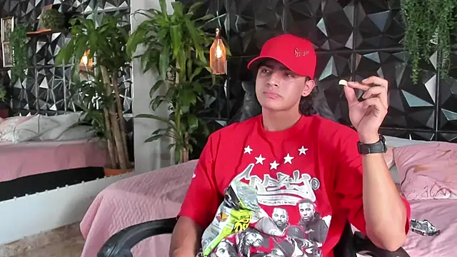 elliot_colton Show in webcam