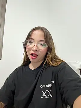 AliciaWhite_nt's Live Chat Room