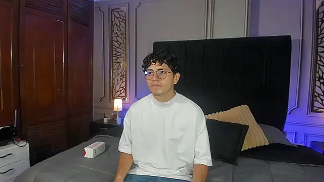 Alexis_Sarayn Webbikameraesitys