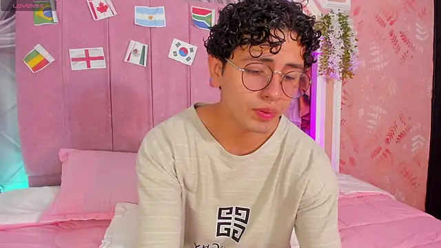 Alexis_Sarayn Webbikameraesitys