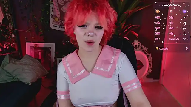 Waifu_Ketrin: διαδικτυακό σόου στην κάμερα