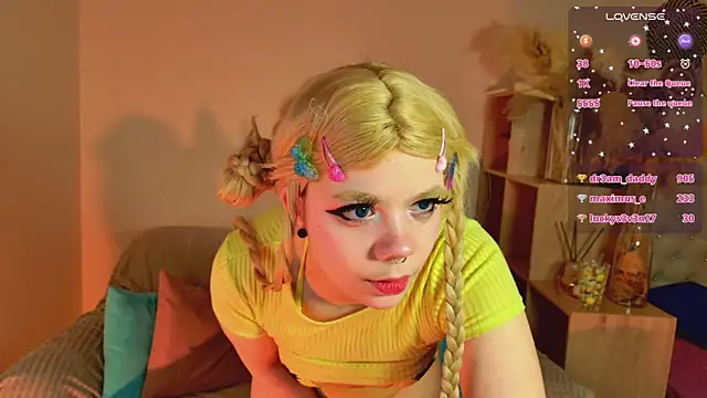 Waifu_Ketrin Show in webcam