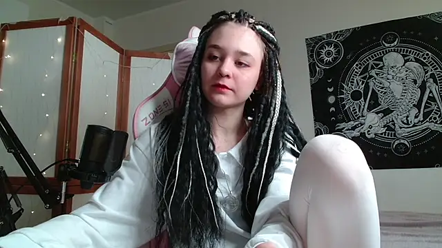 Mysterious_Toy Show in webcam