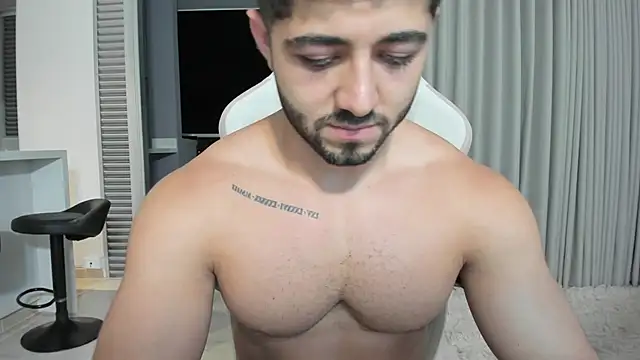 Thiago_morettiのウェブカメラショー