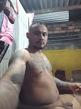 BlackBigdogg: διαδικτυακό σόου στην κάμερα