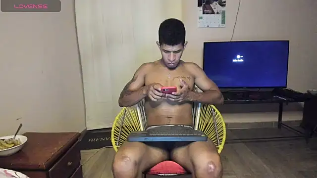 הופעת וובקאם של antonio_aguilarx