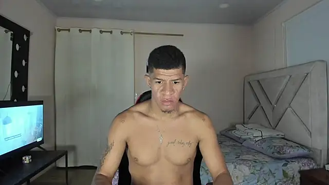 Show modela Toptony22 na web-kameri