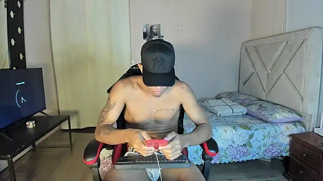 Toptony22 Adlı Modelin Web Kamerası Şovu