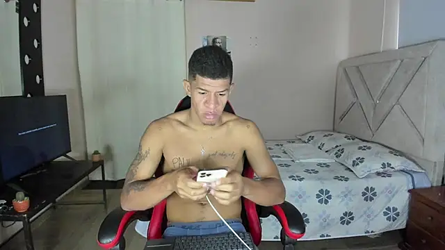 Toptony22 Adlı Modelin Web Kamerası Şovu