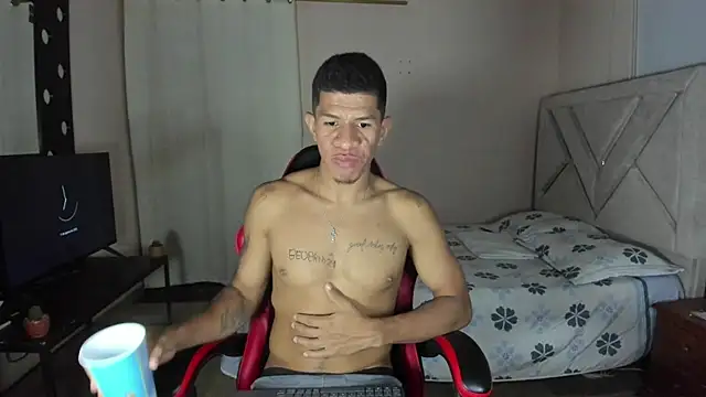 Toptony22 Шоу с уебкамера