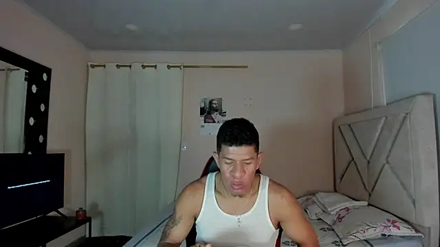 Toptony22 Show in webcam