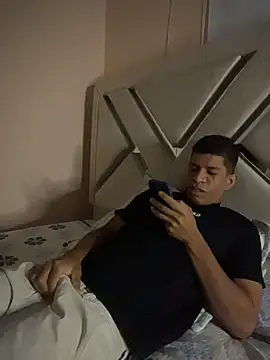 Toptony22 Show in webcam
