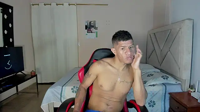 Toptony22 Show in webcam