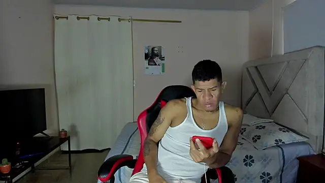 Toptony22 Show in webcam