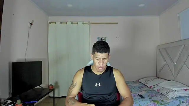 Toptony22 Show in webcam