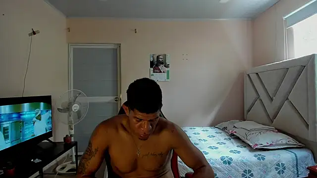 Toptony22 Show in webcam
