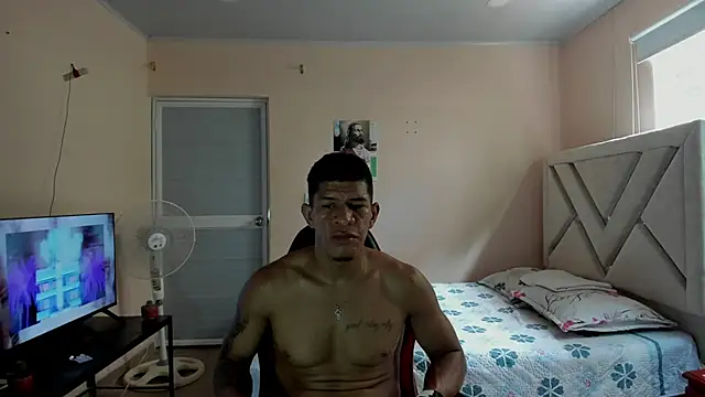 Toptony22 Show in webcam