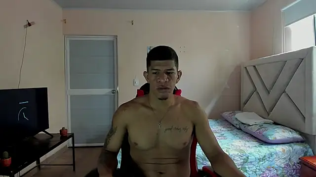 Show modela Toptony22 na web-kameri