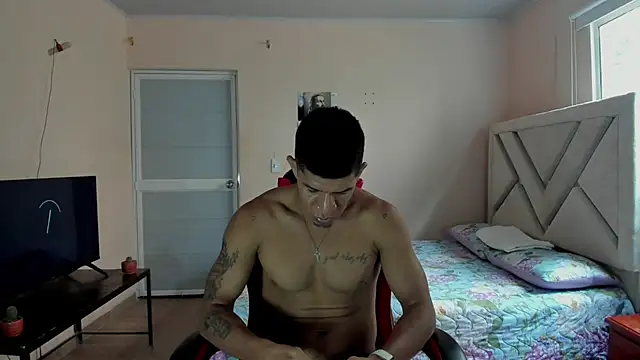 Toptony22 Show in webcam