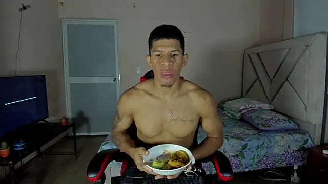 Show modela Toptony22 na web-kameri