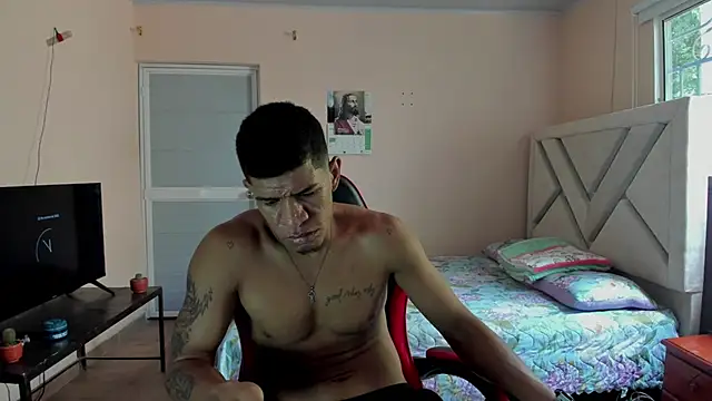 Felipe-ReyesF4 Webcam-Show