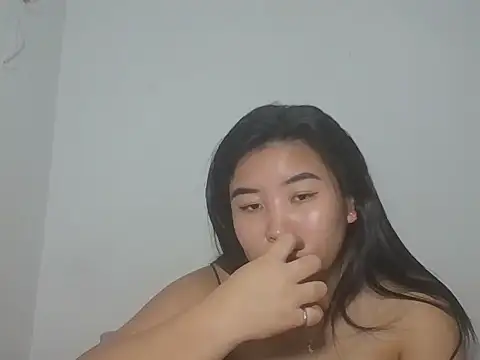 Zyeiii Adlı Modelin Canlı Sohbet Odası