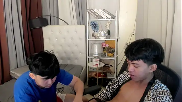 Webkamerová show davincihugecock