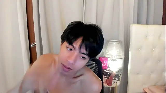 Show modela davincihugecock na web-kameri
