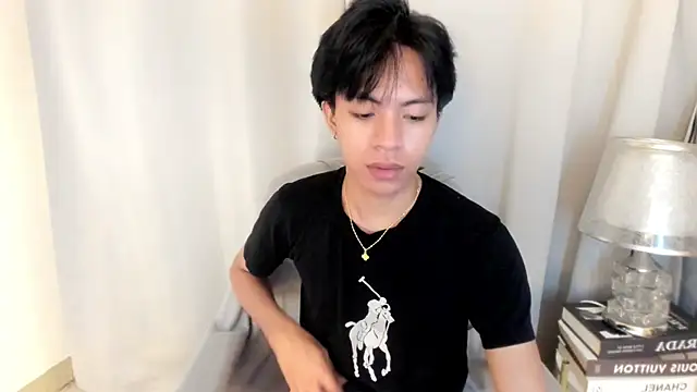 Show modela davincihugecock na web-kameri