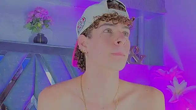 nova_salvatore Show Webcam