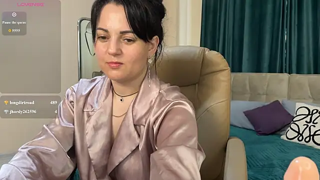 XXX chat uživo modela _SilkyShadow_