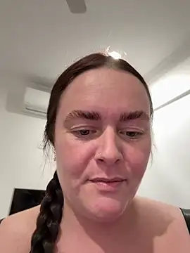 carinabro10's Live XXX Chat